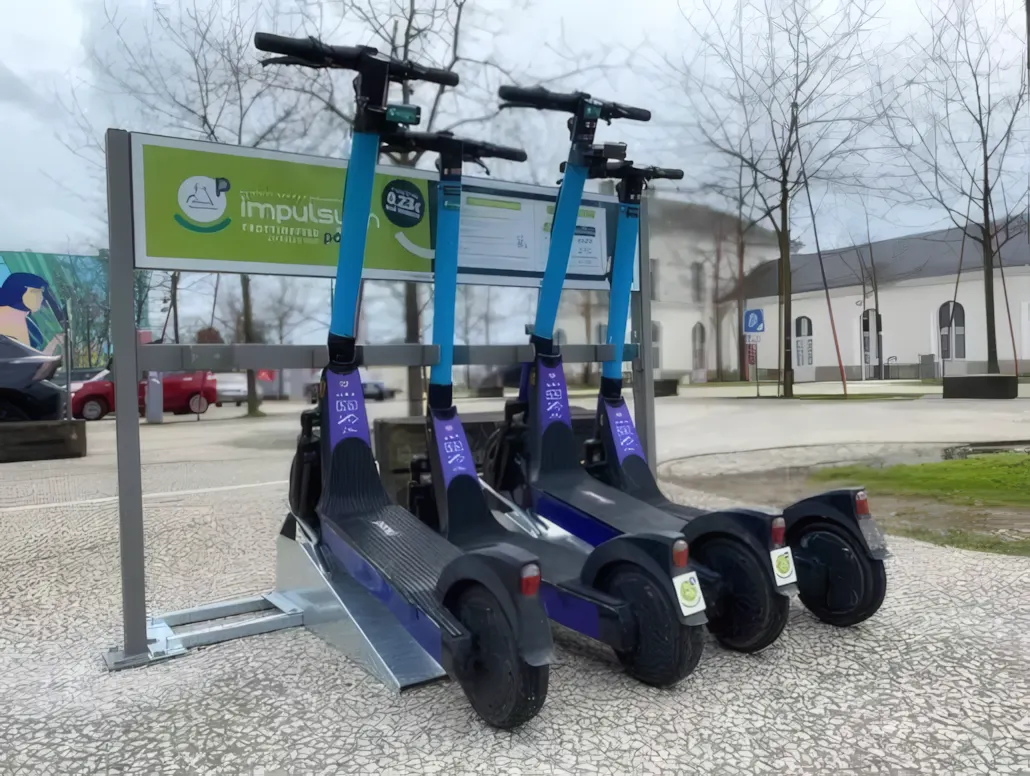 Rack à trottinettes électriques en extérieur
